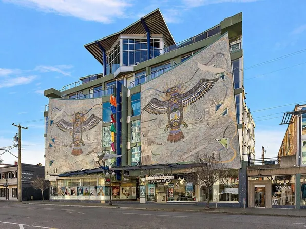 1061 Fort St #407, Victoria, BC V8V 5A1