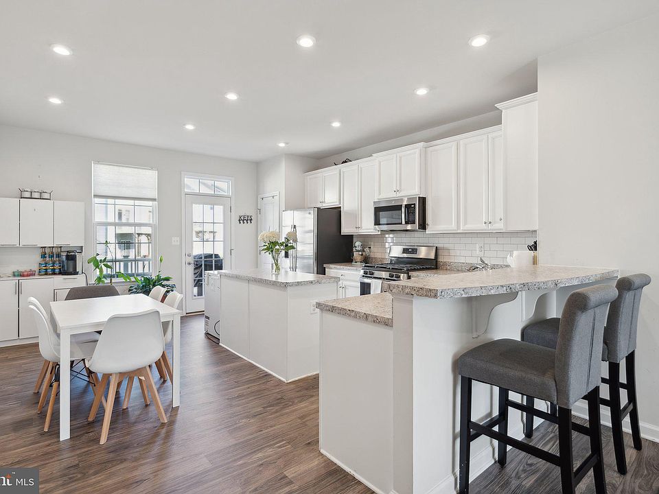 1st image of 520 River Crest Way