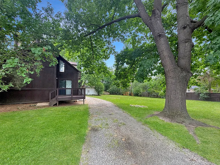 2890 Quay St — Photo 31