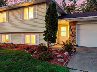 2483 Hidden Valley Ln, Stillwater, MN 55082
