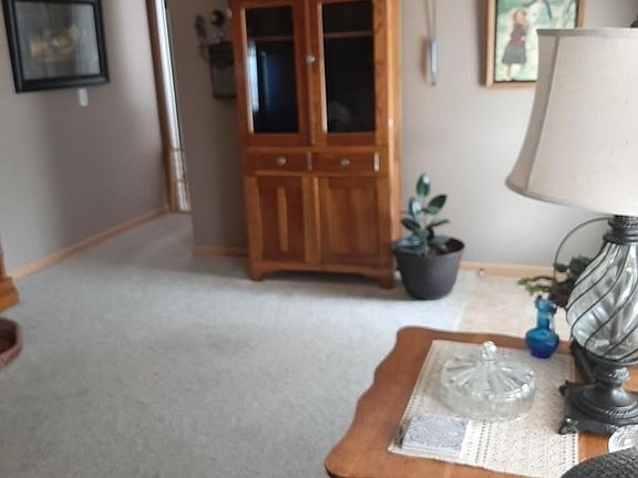 5th image of 207 N Elm St