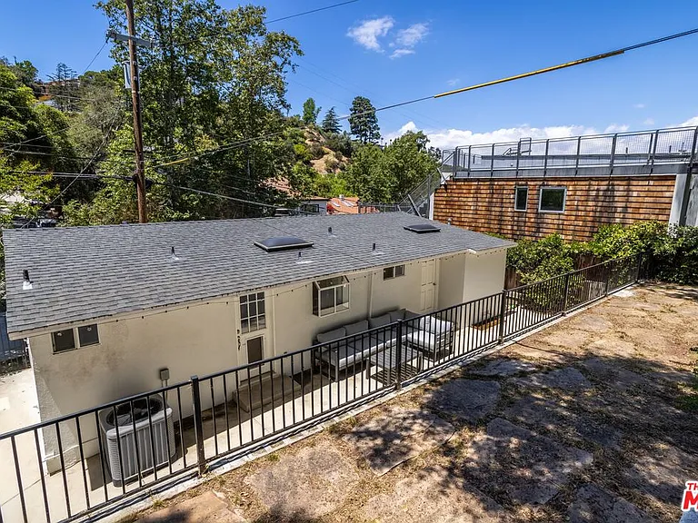 8876 Wonderland Ave — Photo 31