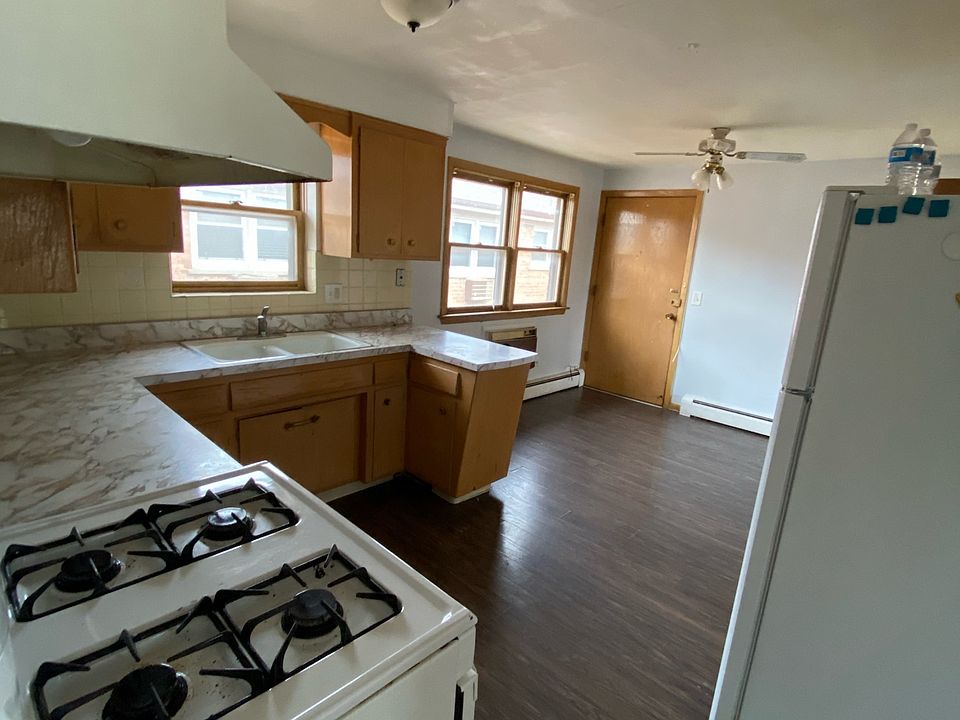 The Kitchen in apartment 3 West