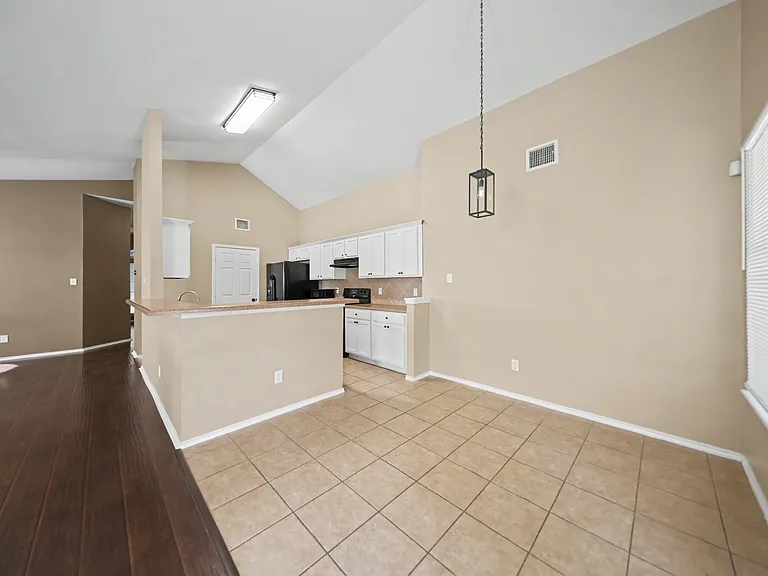 4502 Golden Gate Dr — Photo 6
