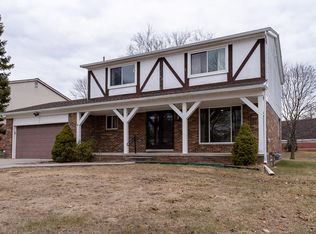 5984 Marble Dr, Troy, MI 48085