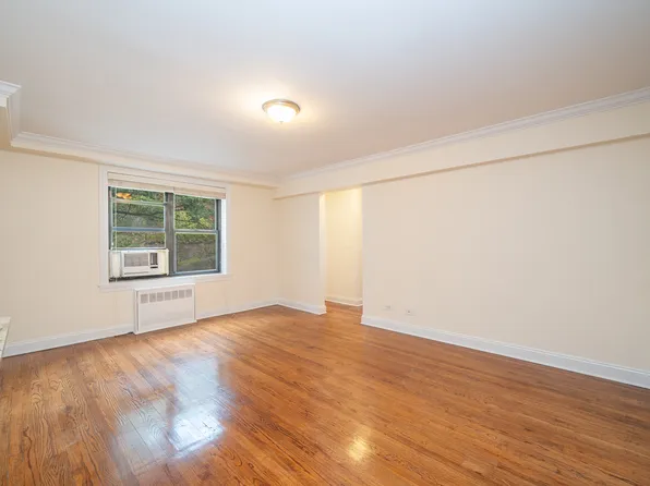 259 Bennett Avenue image 3 of 10