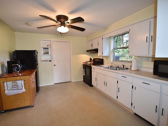 3rd image of 218 Hibiscus Dr