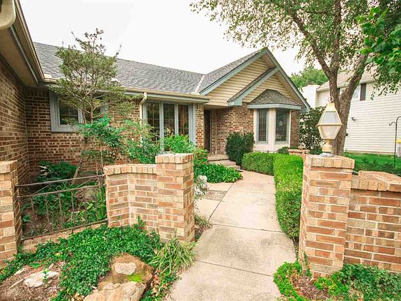 3rd image of 2451 N Hathway Cir