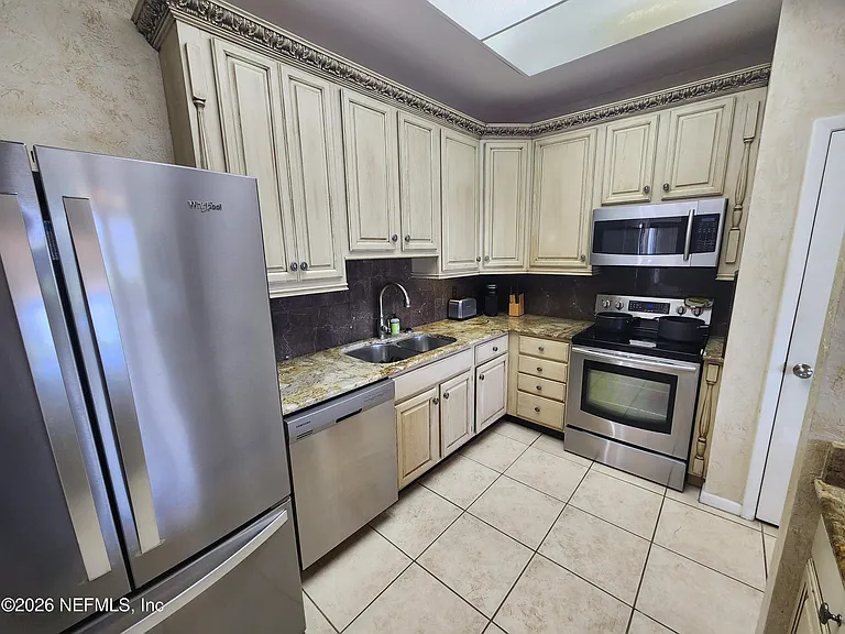 2 Cove Rd — Photo 23
