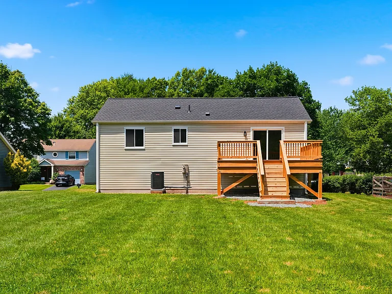 202 Leslie Ct #202 — Photo 36