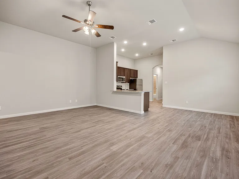 354 Emma Dr — Photo 5