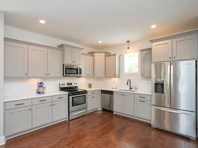 647 James Ave #A — Photo 12