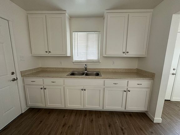 4th image of 585 Johnston St