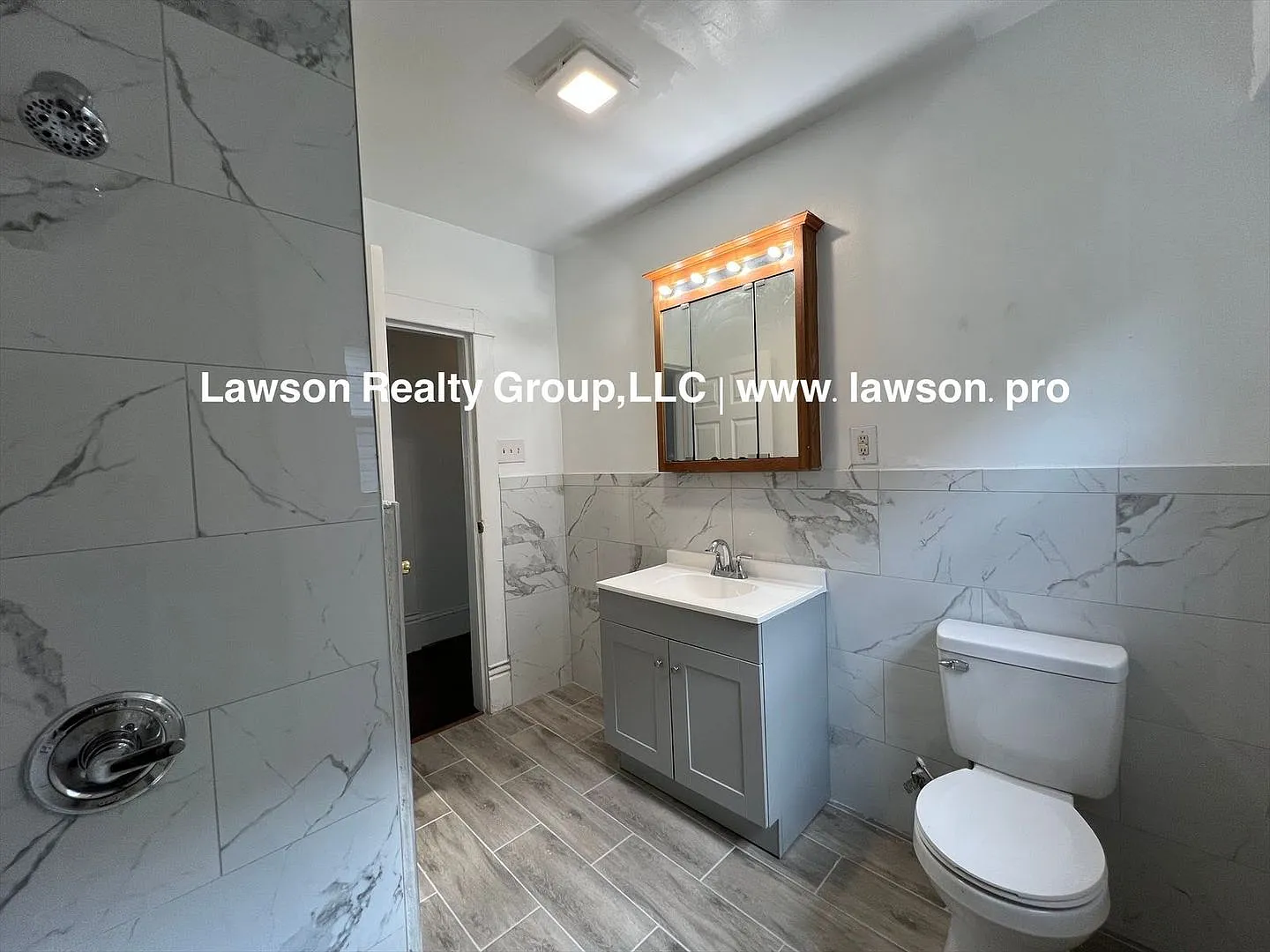 Spacious West End Four Bedroom Home with Fenced In Yard — Photo 2