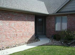 1718 Dunraven Rd, Bloomington, IL 61704