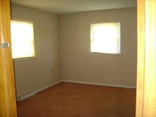 5th image of 933 Island Ave