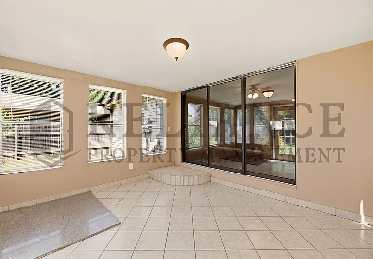 2103 W Columbine Ln — Photo 38