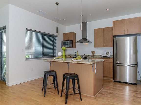 5th image of 2958 N Syracuse St #304