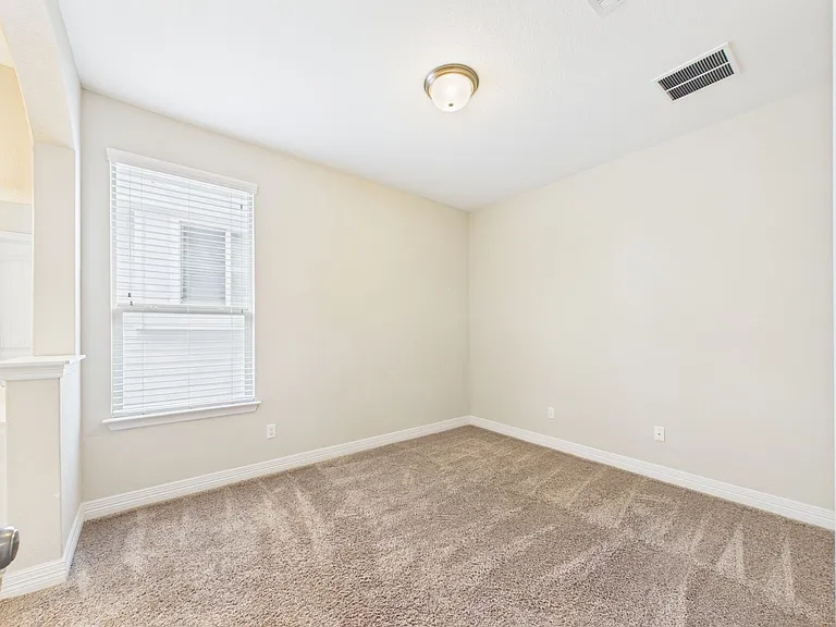 105 Auburn Cv — Photo 38