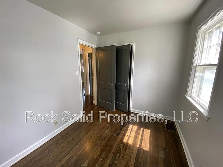 416 E 3rd St — Photo 15