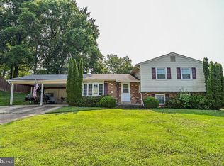 7011 Gillings Rd, Springfield, VA 22152