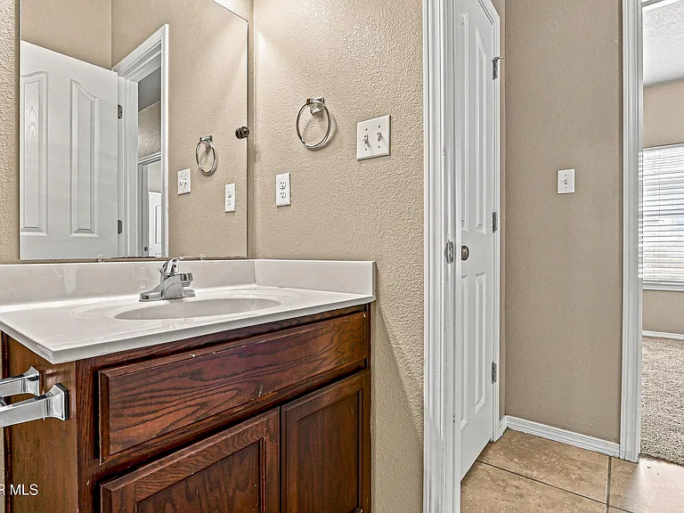 7008 Faxon Dr — Photo 23