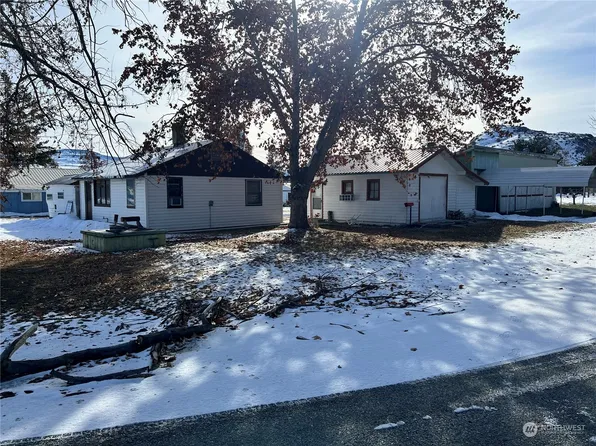 320 Central Street, Brewster, WA 98812