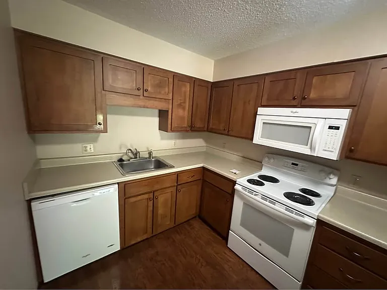 1083 NW Greenwood St #1083 — Photo 8