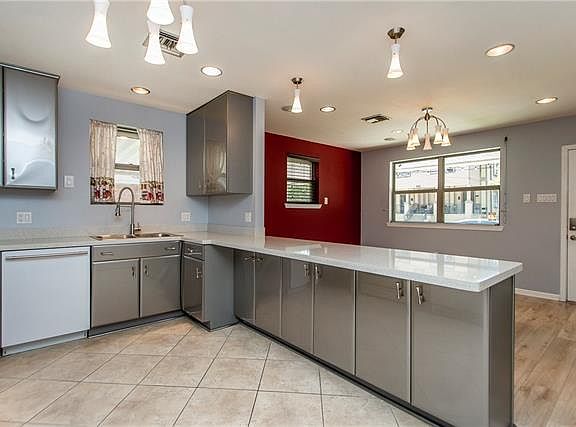 3rd image of 622 N Murat St