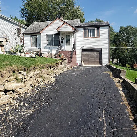 712 Warren Ave photo 1