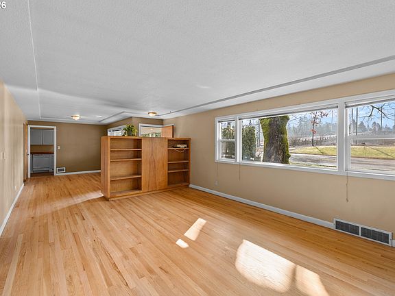 5th image of 3511 NE 102nd Ave
