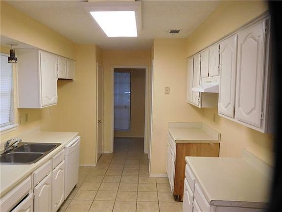 4th image of 1041 Eagle Ct