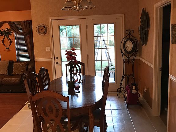 4th image of 605 Pheasant Ln