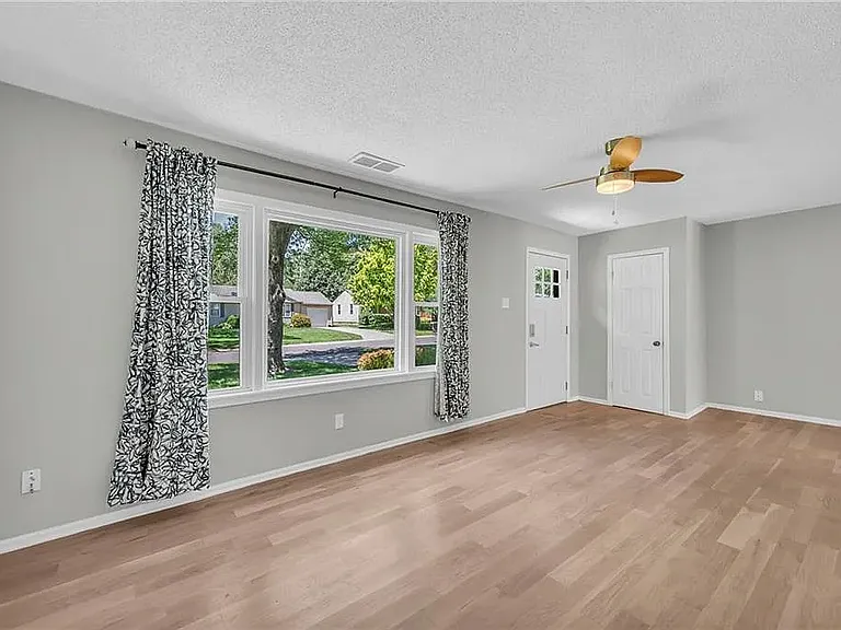 7029 Beverly St — Photo 3