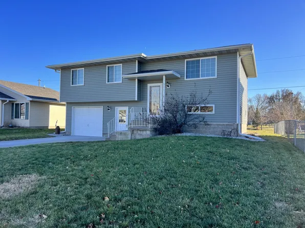 306 Forest Dr, Norfolk, NE 68701