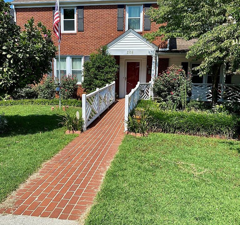 1st image of 208 Oakdale St