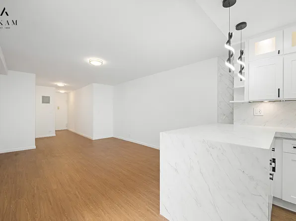 305 East 40th Street image 9 of 14