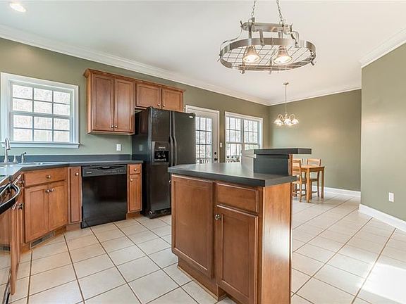 5th image of 24 Samuel Ct