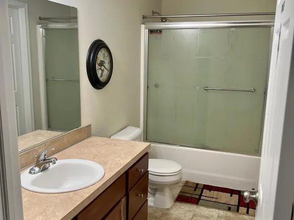 647 Silverglade Dr SE, Kentwood, MI 49548