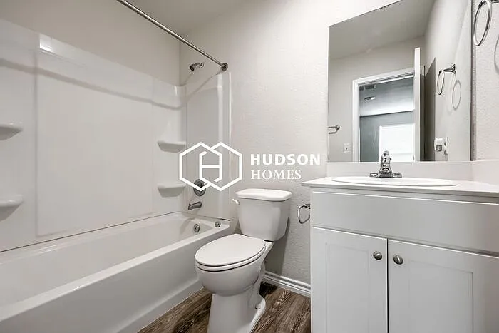 1389 Pecan St — Photo 10