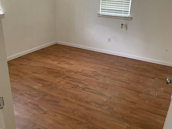 5th image of 1027 E Villa Marie St