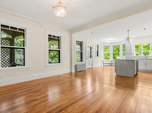18 Loring Ave #1, Salem, MA 01970