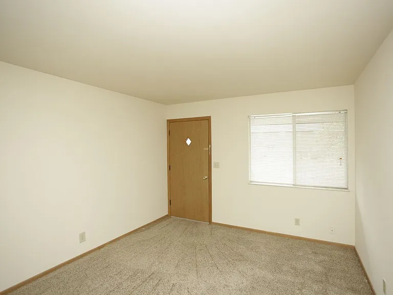 7670 N Euclid Ave — Photo 12
