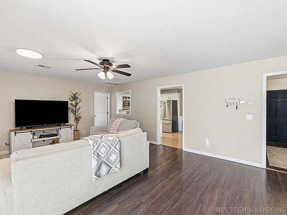 5th image of 5119 Lynn Rd