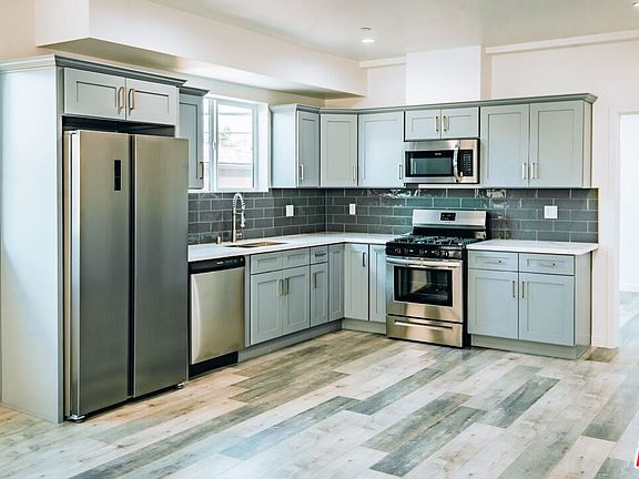 3rd image of 156 N Mariposa Ave #158