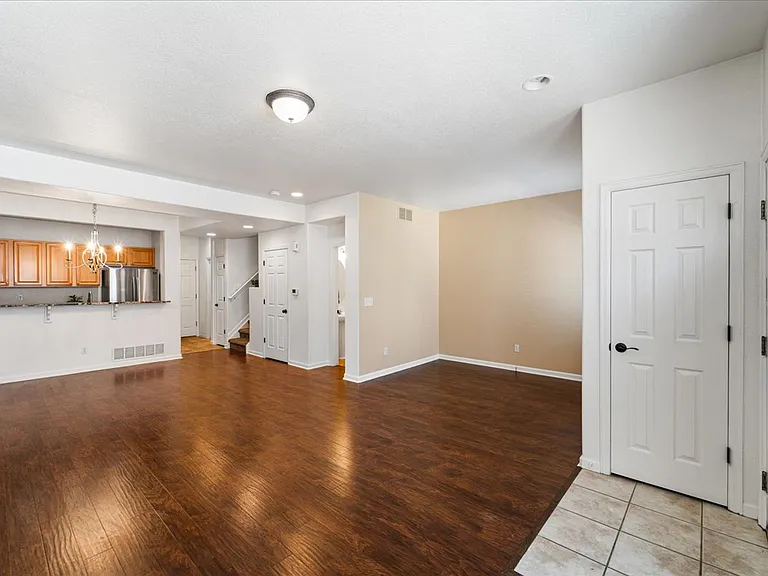 4452 S Auckland Ct — Photo 6