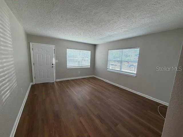 2 bed, 1.0 bath, 750 sqft, $1,800 — Photo 4