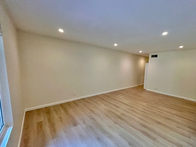 3543-3559 Wildwood Ln #3545 — Photo 7