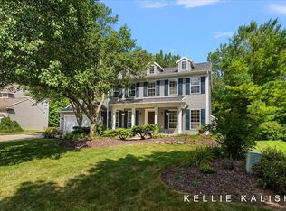 509 Hartfield Dr SE, Ada, MI 49301