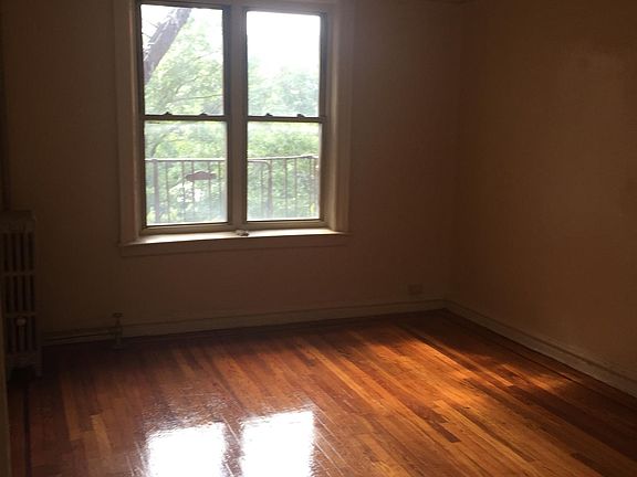 4th image of 2405 Barker Ave